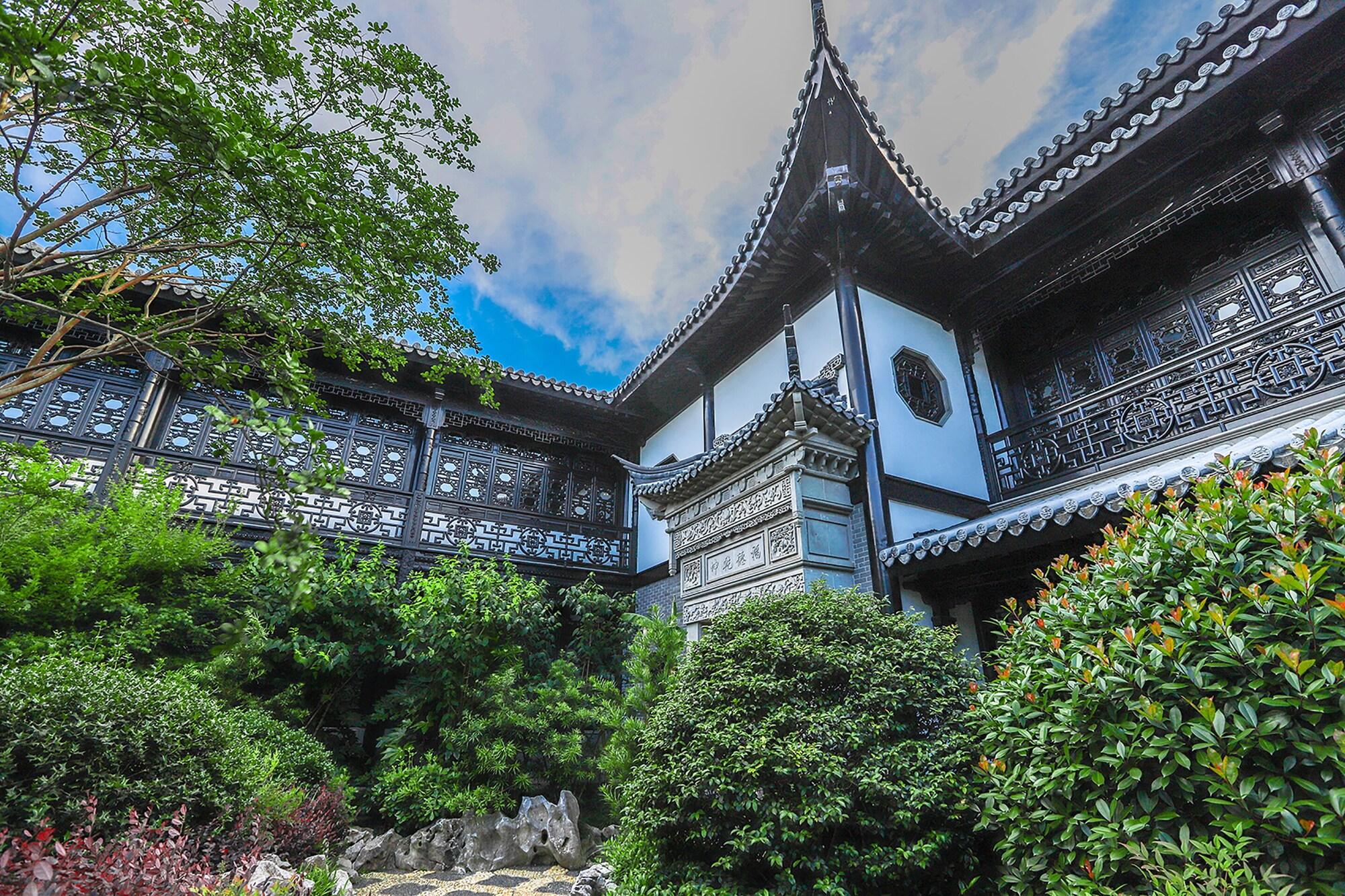 Royal Garden Hotel Shanghai-Free Shuttle To And From Disney & Pvg & Close Metro Line2 Easy To Sha New Expo Dış mekan fotoğraf