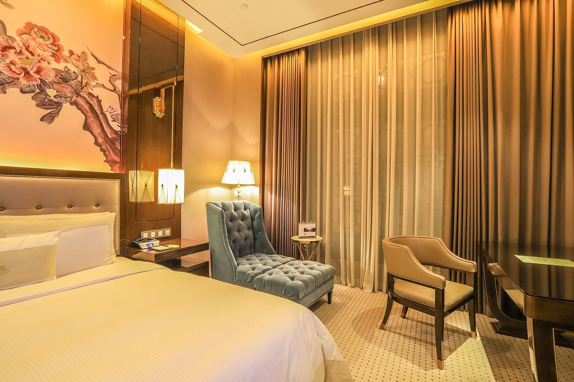 Royal Garden Hotel Shanghai-Free Shuttle To And From Disney & Pvg & Close Metro Line2 Easy To Sha New Expo Dış mekan fotoğraf