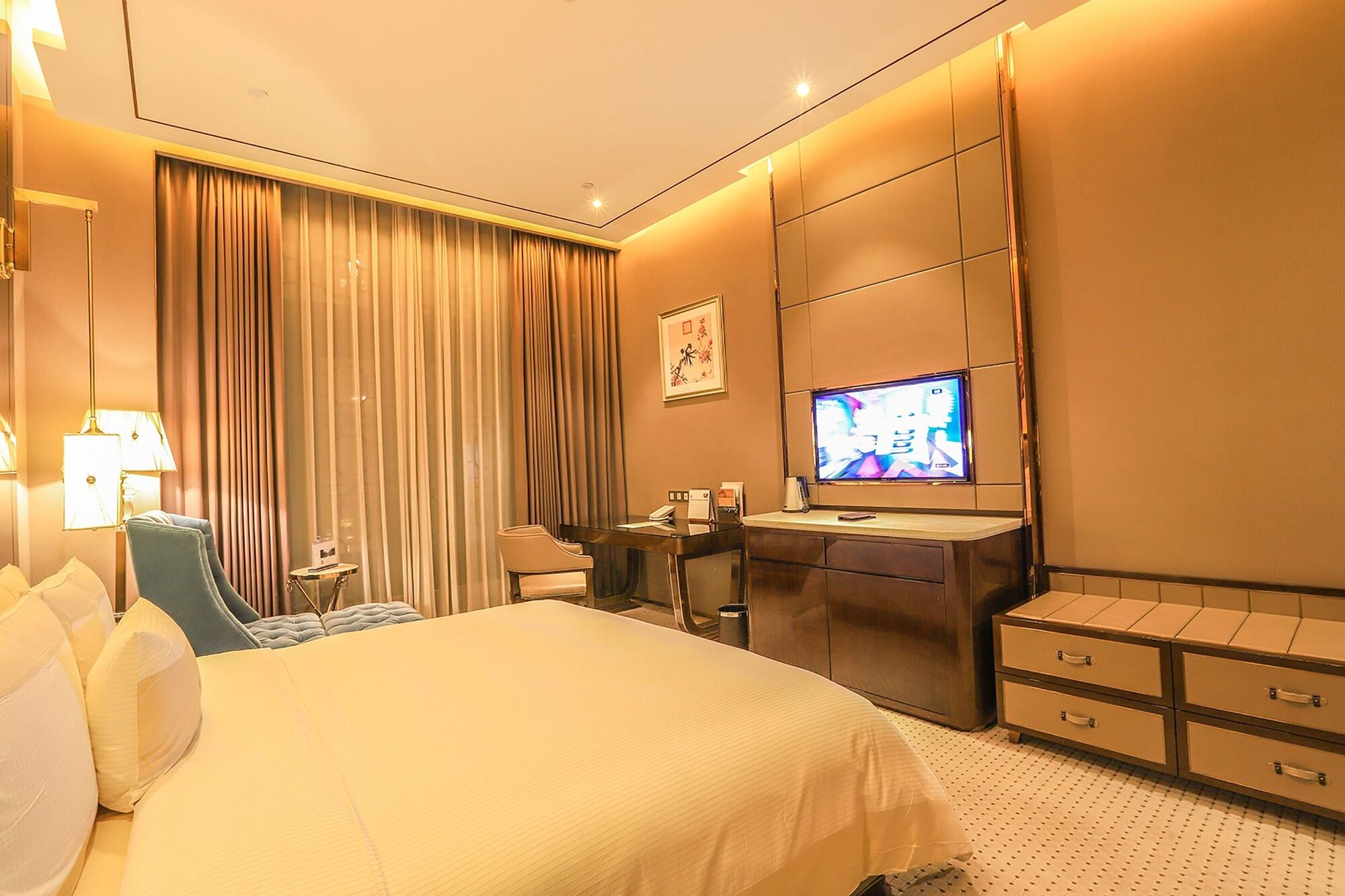 Royal Garden Hotel Shanghai-Free Shuttle To And From Disney & Pvg & Close Metro Line2 Easy To Sha New Expo Dış mekan fotoğraf