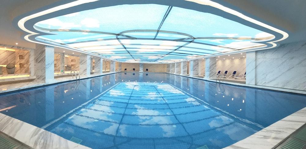 Royal Garden Hotel Shanghai-Free Shuttle To And From Disney & Pvg & Close Metro Line2 Easy To Sha New Expo Dış mekan fotoğraf