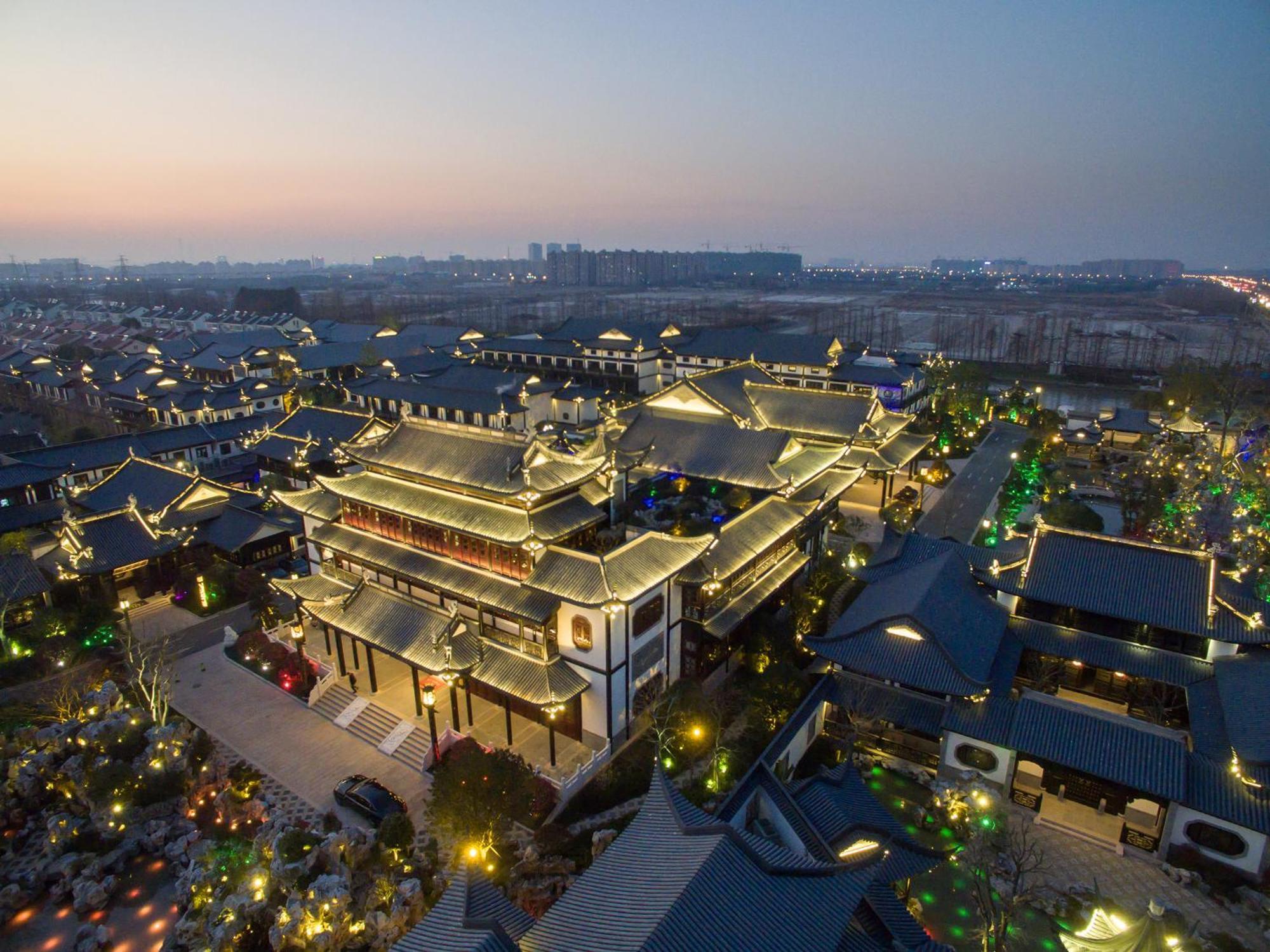 Royal Garden Hotel Shanghai-Free Shuttle To And From Disney & Pvg & Close Metro Line2 Easy To Sha New Expo Dış mekan fotoğraf