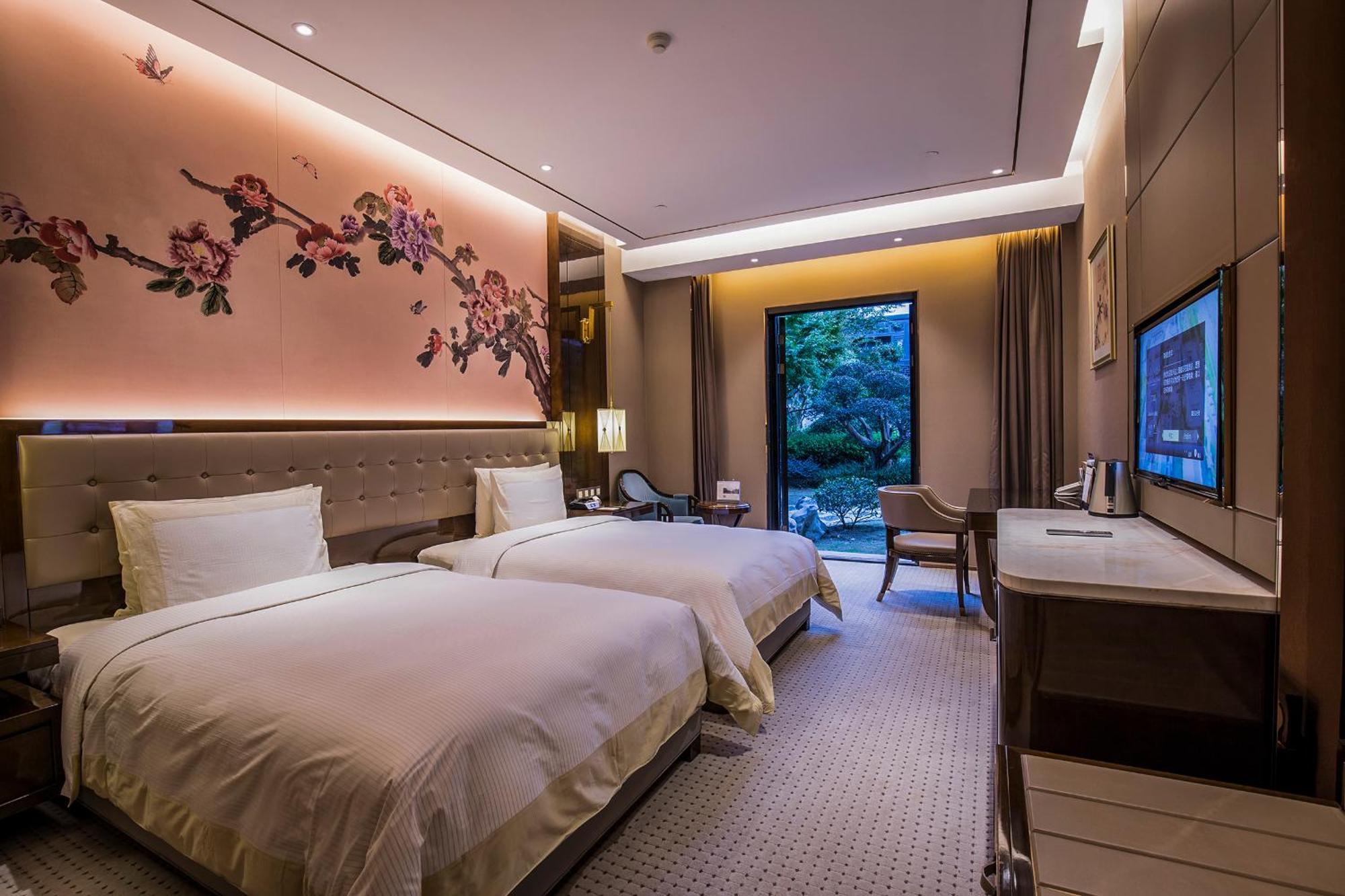 Royal Garden Hotel Shanghai-Free Shuttle To And From Disney & Pvg & Close Metro Line2 Easy To Sha New Expo Dış mekan fotoğraf