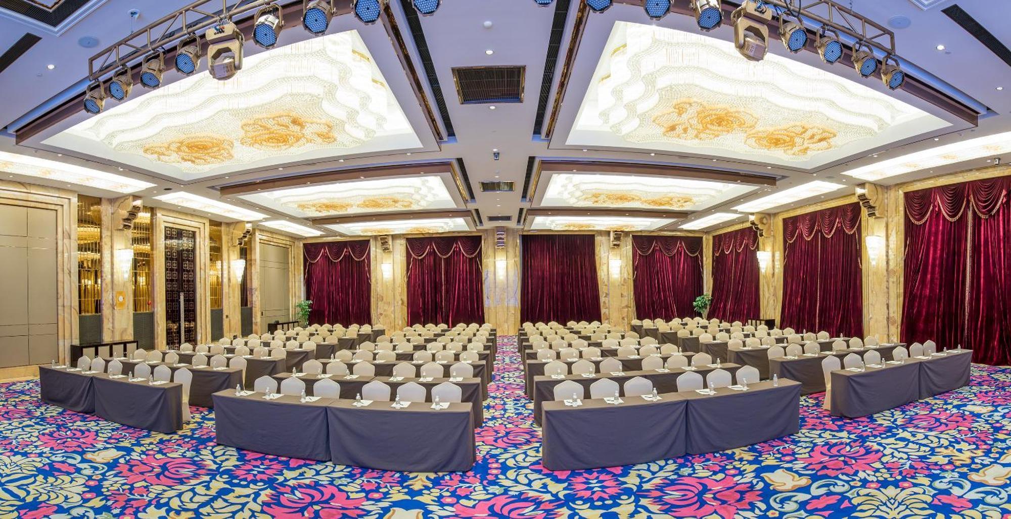 Royal Garden Hotel Shanghai-Free Shuttle To And From Disney & Pvg & Close Metro Line2 Easy To Sha New Expo Dış mekan fotoğraf