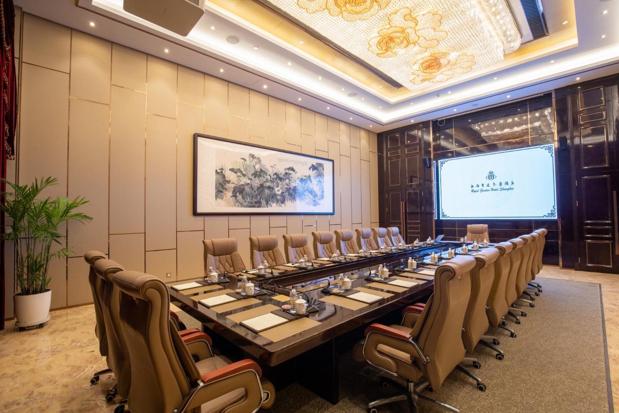 Royal Garden Hotel Shanghai-Free Shuttle To And From Disney & Pvg & Close Metro Line2 Easy To Sha New Expo Dış mekan fotoğraf