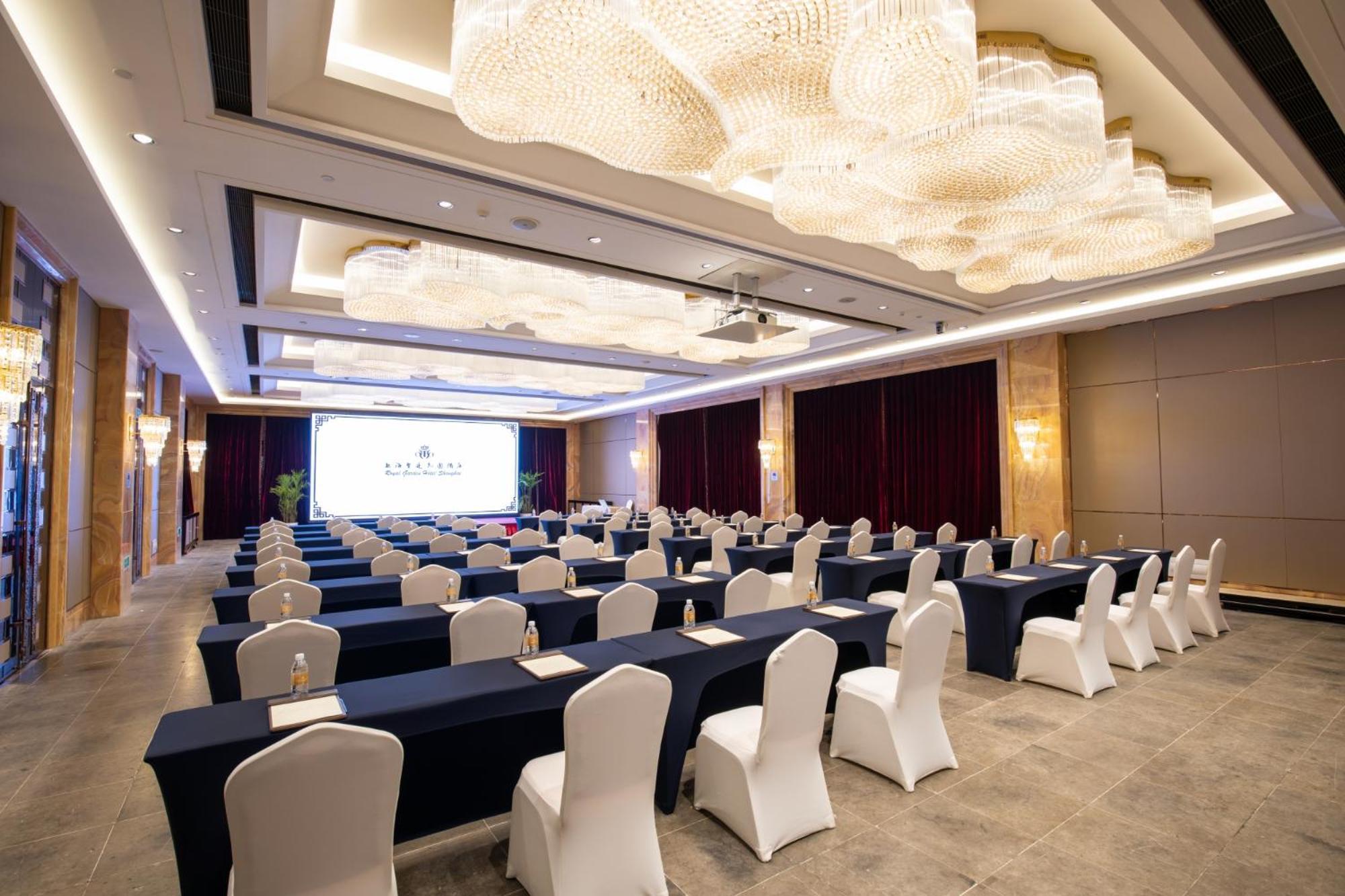 Royal Garden Hotel Shanghai-Free Shuttle To And From Disney & Pvg & Close Metro Line2 Easy To Sha New Expo Dış mekan fotoğraf