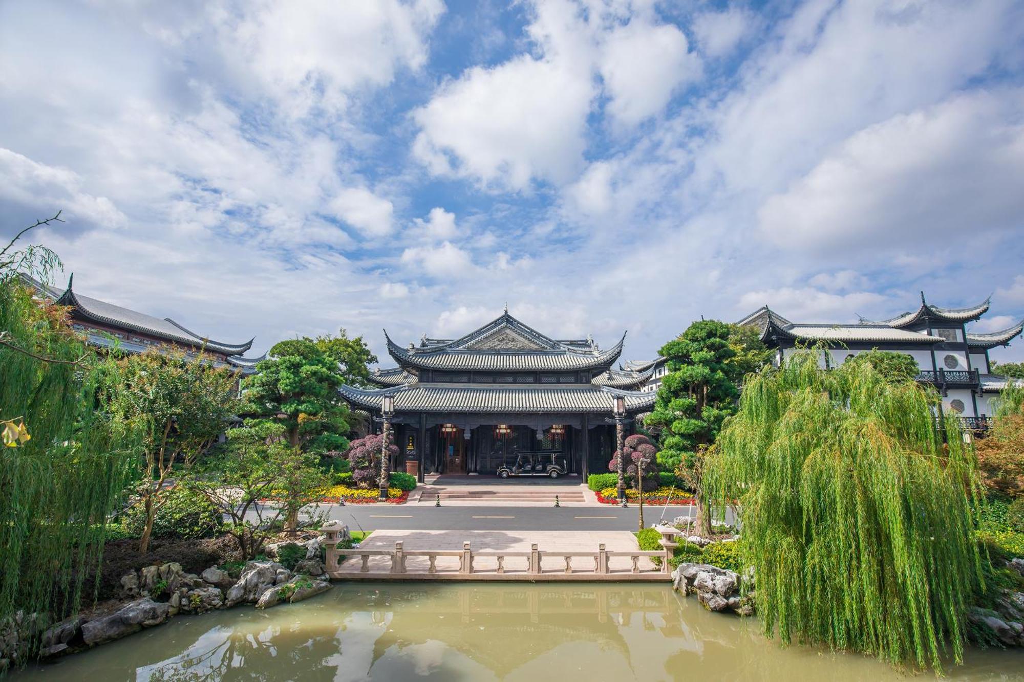 Royal Garden Hotel Shanghai-Free Shuttle To And From Disney & Pvg & Close Metro Line2 Easy To Sha New Expo Dış mekan fotoğraf