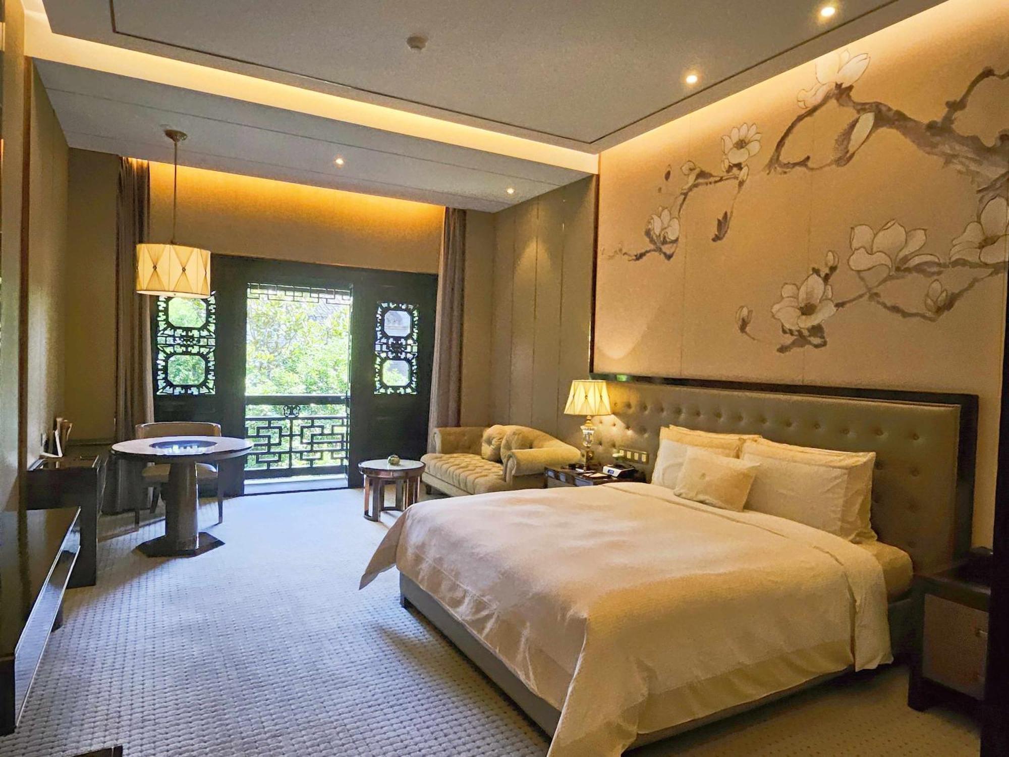 Royal Garden Hotel Shanghai-Free Shuttle To And From Disney & Pvg & Close Metro Line2 Easy To Sha New Expo Dış mekan fotoğraf