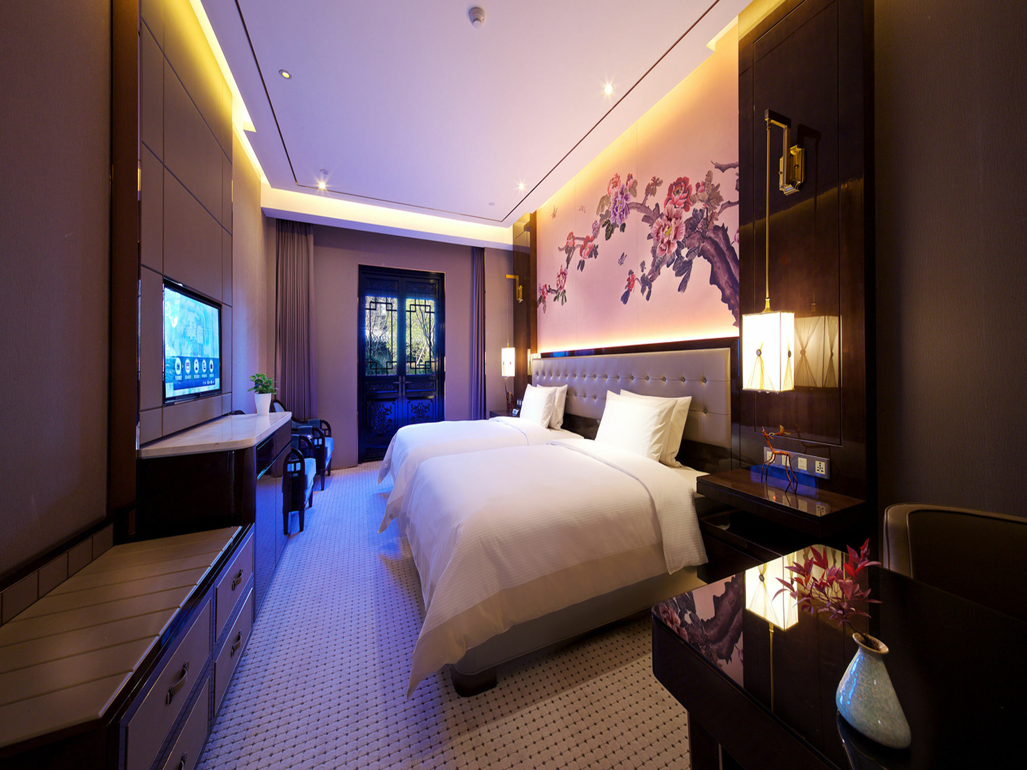 Royal Garden Hotel Shanghai-Free Shuttle To And From Disney & Pvg & Close Metro Line2 Easy To Sha New Expo Dış mekan fotoğraf