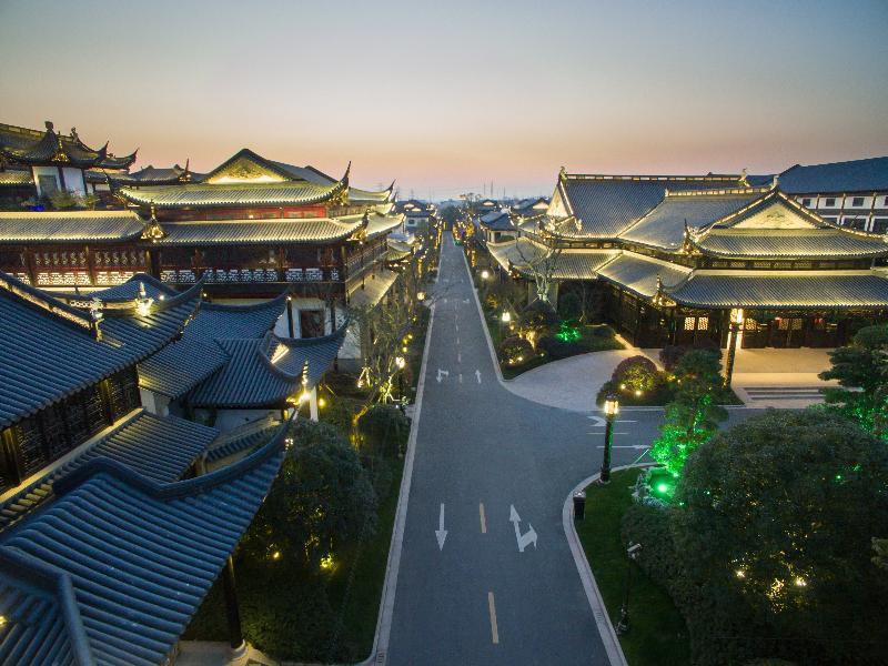 Royal Garden Hotel Shanghai-Free Shuttle To And From Disney & Pvg & Close Metro Line2 Easy To Sha New Expo Dış mekan fotoğraf