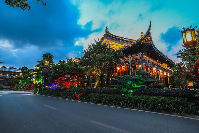 Royal Garden Hotel Shanghai-Free Shuttle To And From Disney & Pvg & Close Metro Line2 Easy To Sha New Expo Dış mekan fotoğraf